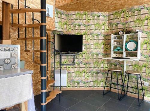 Mini-maison près de Paris avec cour privée - FR-1-581-160 in Toury