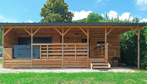 Mobil-home isolé avec jacuzzi - la Cubanière