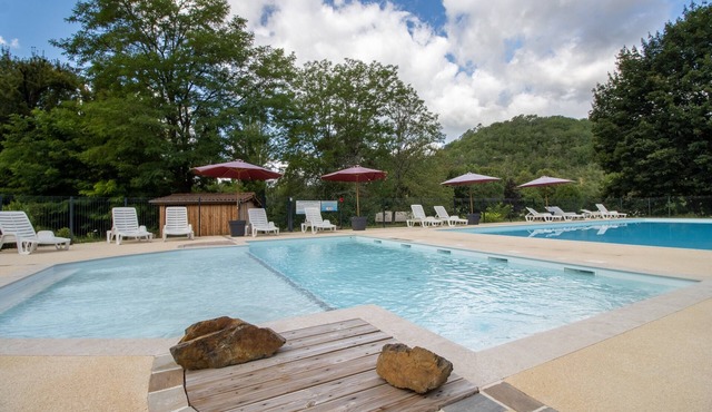 Mobile Home 'Le Chene' with Shared Pool, Private Terrace and Private Garden