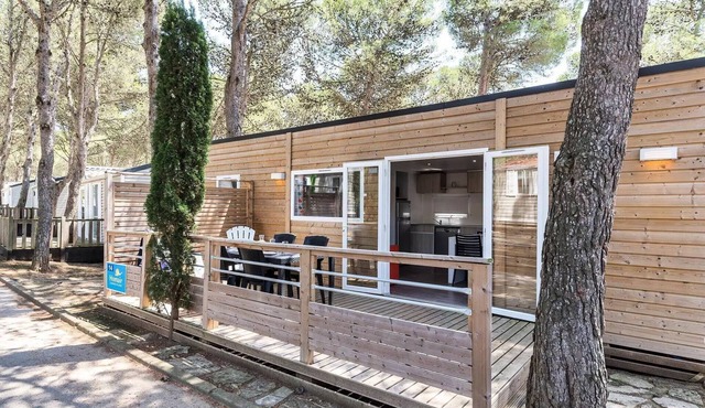 Mobile Home | Premium | 3 Bedrooms | 6 Guests | Uncovered Raised Deck | A/C in Pommeuse