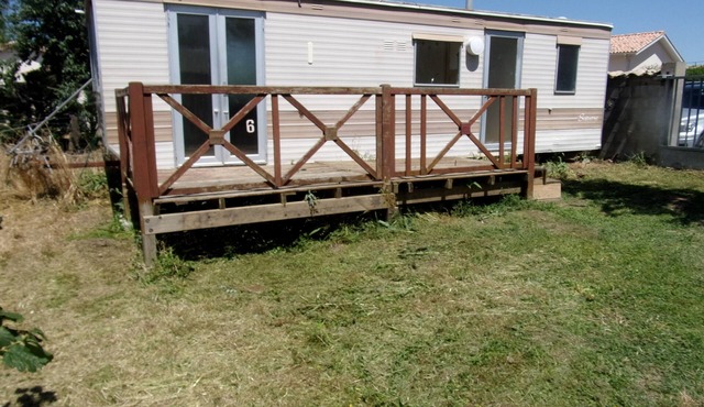 Mobile Home 'Sci Du Sancillon' with Mountain View, Private Terrace and Shared Garden in Charentay