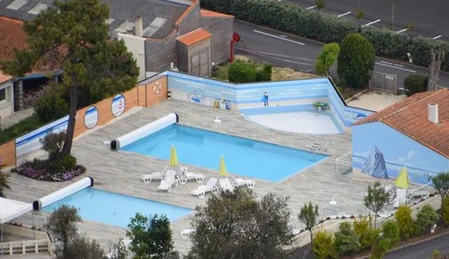 mobilhome climatisé ile d'Oléron 150m de la plage, piscines