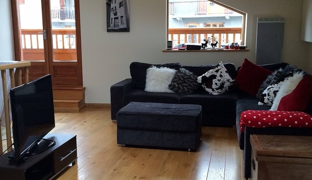 Modern Alpine Luxury Duplex Apartment With Mountain Views, Log Burner & Balcony