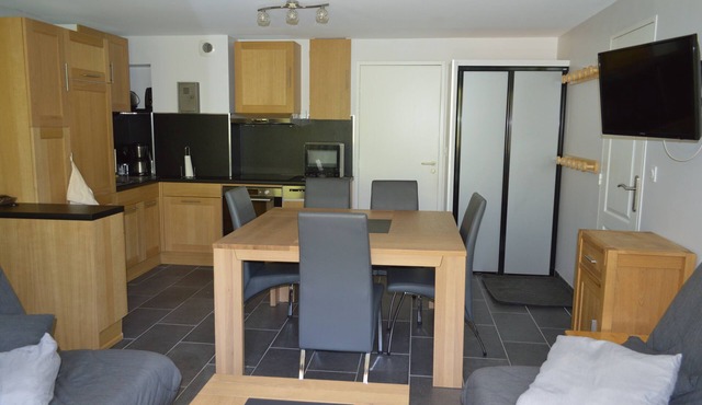 MONTCHAVIN LA PLAGNE (les Coches) APART 6 to 8 PERS SOUTH FACING AND SKIING TO THE FEET