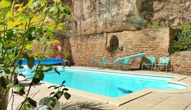 Nature and Charm*Pool*Beynac