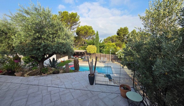 New, air-conditioned villa for 8 people with all the comforts and a pool—Aix countryside