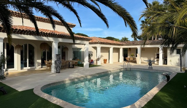 New villa in secure estate in Grimaud