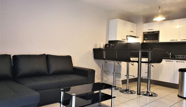 Pallazzio 2, 5 minuts walking distance from Beacheswith terrace and parking