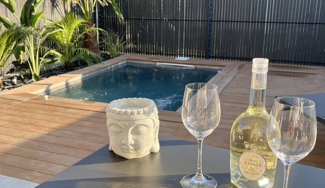 Panoramic view of the Luberon private swimming pool 10 minutes from gordes, calm, relaxation