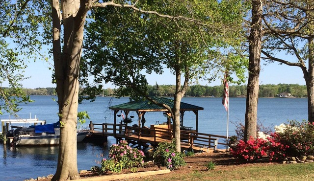 Peaceful & Clean Waterfront Suite on the Lake Norman Main Channel in Terrell