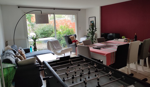 Pleasant air-conditioned townhouse with pool table, table football, PS4, private terrace