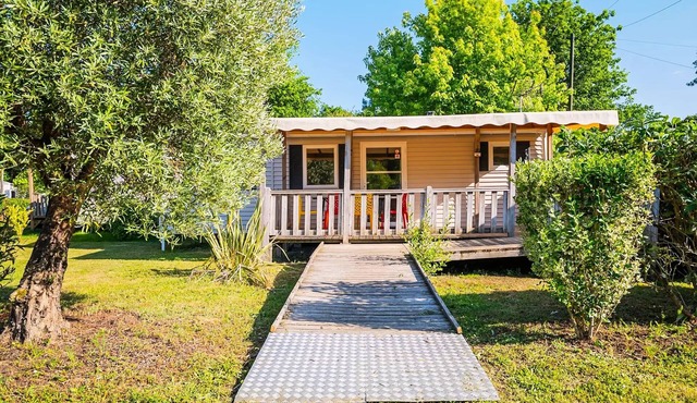"PMR" Mobile Home: 2 bedrooms, sleeps 4