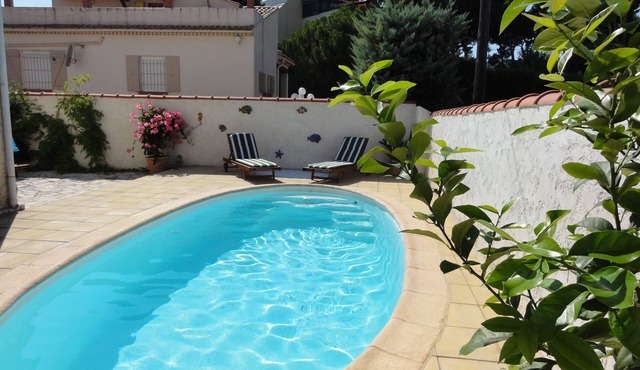 Private pool & south-facing garden, absolute calm, close to the sea.