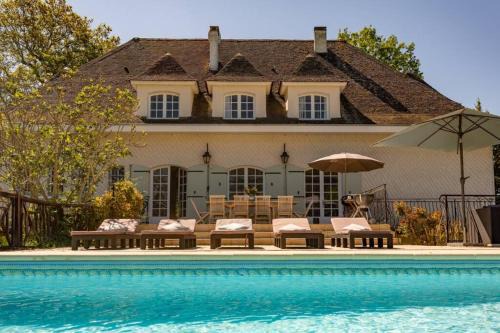 Quiet 50's cottage - 12 p. - Private park & pool in Fourcès