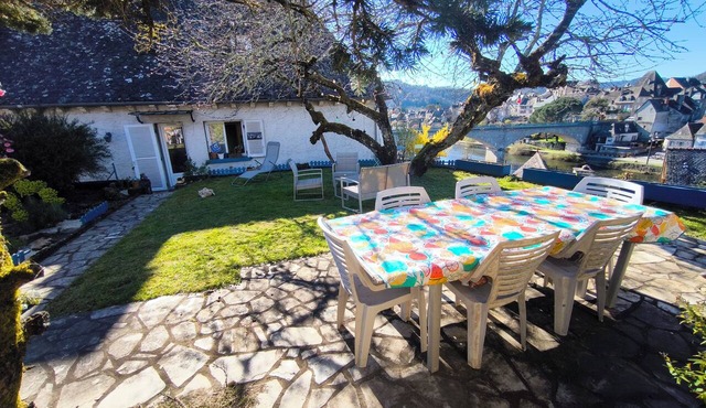 Quiet apartment near the river and hiking trails; pets allowed