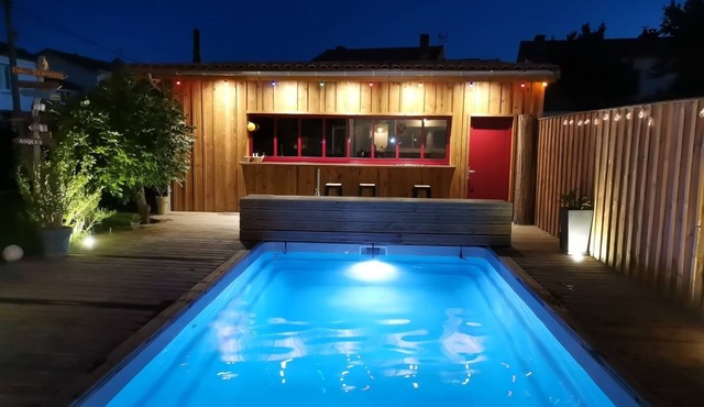 Quiet house with pool near Bordeaux
