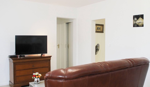 Renovated 2-bedroom apartment