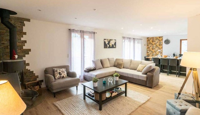 Renovated 7-room chalet in Valmorel, 15 people, parking, terrace