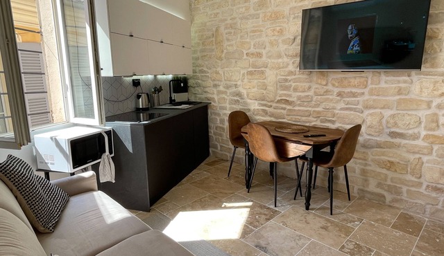 Renovated apartment for 3 in the heart of old Antibes