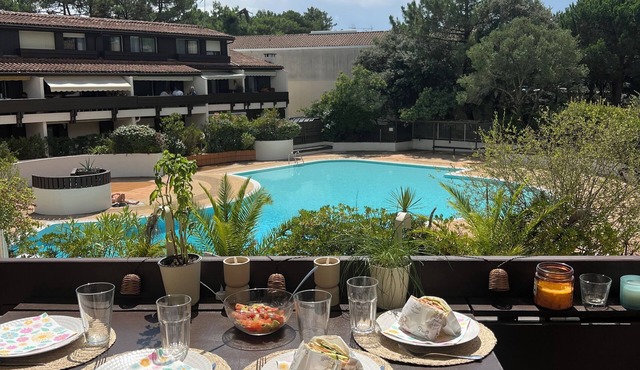 Renovated duplex Cap Ferret center Shared pool, balcony, lighthouse view, all on foot