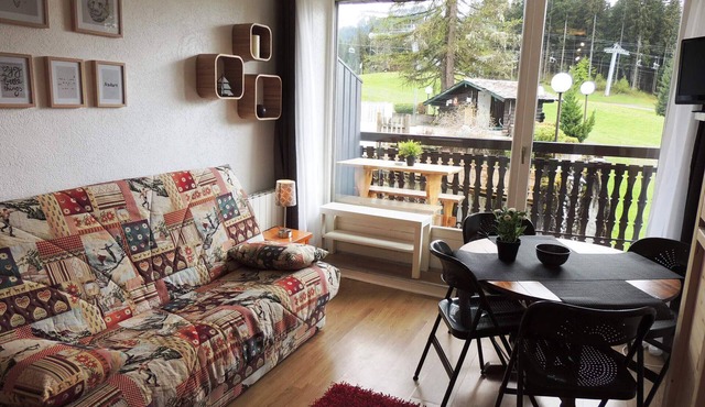 Renovated studio ski-in/ski-out, balcony, pool, parking