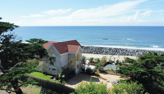 Renovated villa on dune with surf spot in Soulac