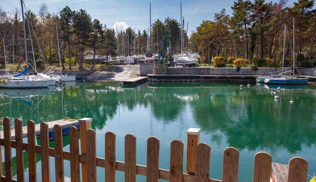 Renovated waterfront villa with 10-meter boat mooring