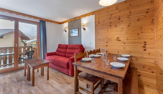 Resort center, 1st floor, fitness, swimming pool, sauna, balcony, tv, ski locker, 34m², Les Orres