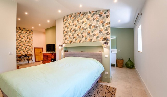 Room 'Gérard' with Shared Terrace, Shared Garden, and Air Conditioning in Les Angles