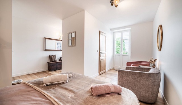 Room 'Rouge-gorge' with Lake View, Private Balcony and Wi-Fi