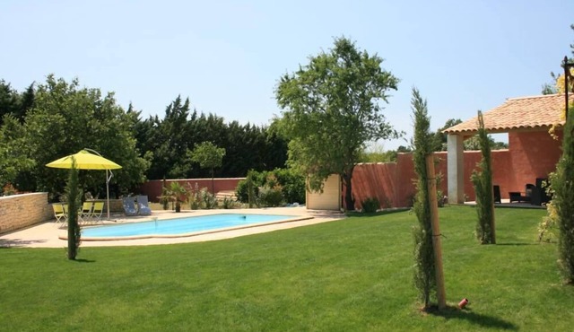 Roussillon:Large Provencal villa in a quiet location-Private pool in Roussillon