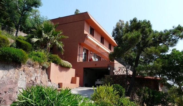 Seaside villa, exceptional private estate with its 2 brothers creek