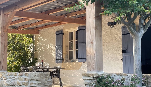 Secluded Gite, private garden, large heated pool, tranquil setting