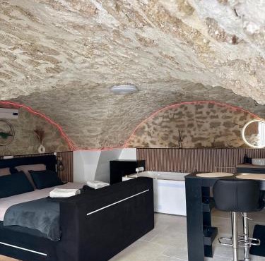 Secret loveroom-suite romantique avec spa balneo