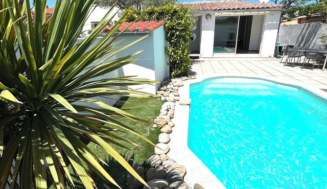 Single-storey villa sleeps 6