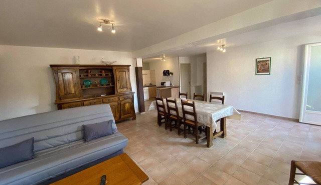 South Ardeche: gite 2 bedrooms, air conditioning, wifi, swimming pool, Near Vallon Pont d'arc