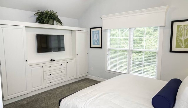 Spacious 4 bedroom Estate at Kings Creek close to Water Country USA in Williamsburg
