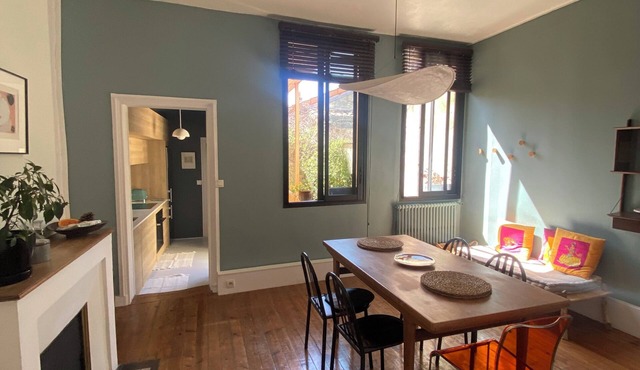 SPACIOUS APARTMENT (90m2), LUMINOUS, QUIET, NEAR PUBLIC GARDEN