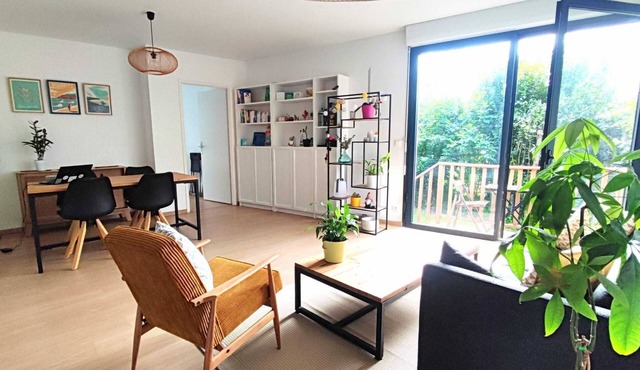 Spacious apartment with garden and parking slot