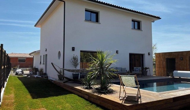 Spacious family home with swimming pool