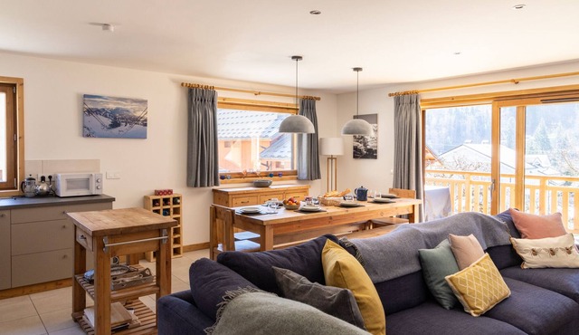 Spacious quiet apartment in the centre of Bozel in Bozel