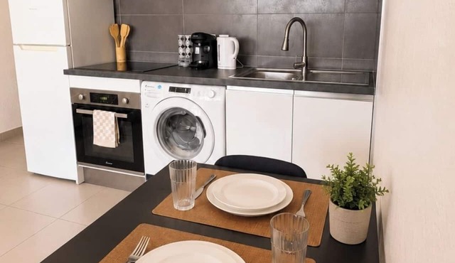 Spacious studio apartment near Porte de Lyon in the TECHLID area + parking, Wi-Fi in Dardilly