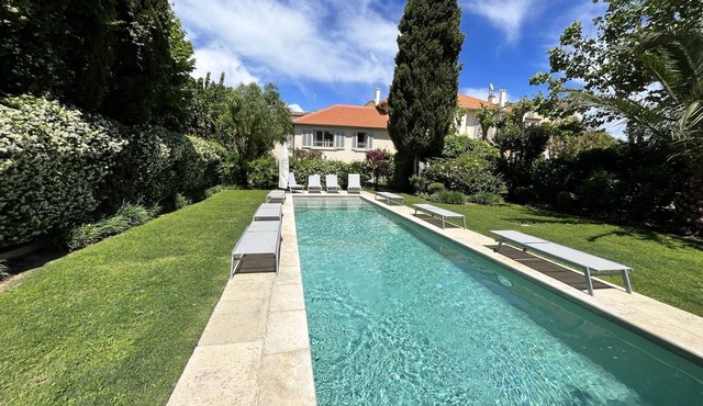 St Tropez-3mn place des Lices: villa-pool-large garden not overlooked