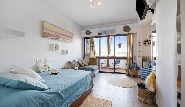 Studio Apartment "The Studio - Pet friendly" with Mountain VIew, Balcony & Wi-Fi in Alvor