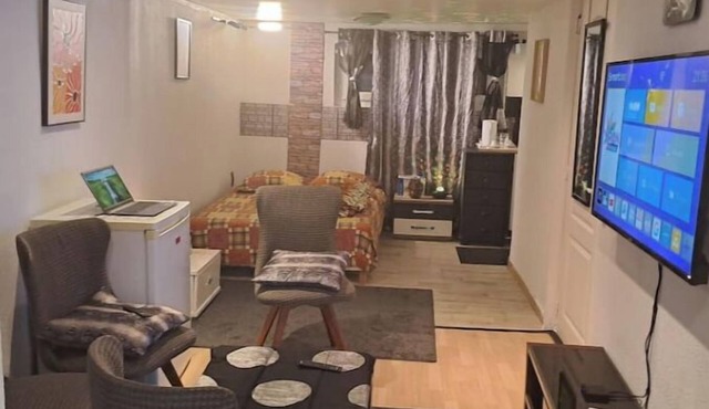 Studio - Private room with tv canal+