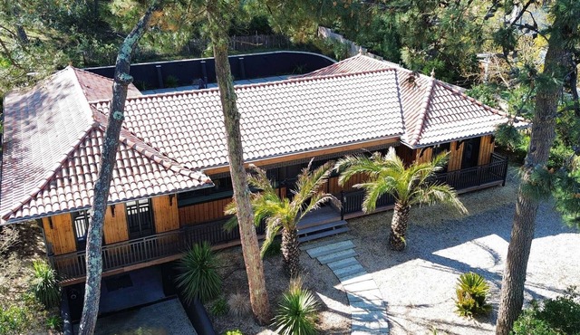 Stunning villa with pool - 8 guests