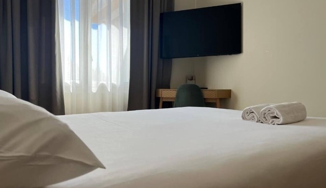 Stylish Double Room Near Coastal Walks and Marina Restaurants