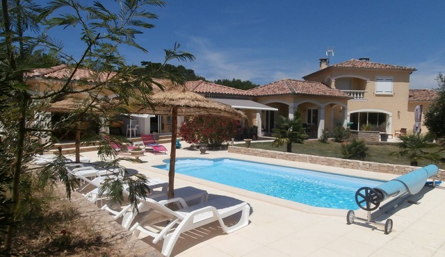 SUD ARD LUXURY VILLA SWIMMING POOL and PRIVATE SPA wifi in Saint-Etienne-de-Fontbellon