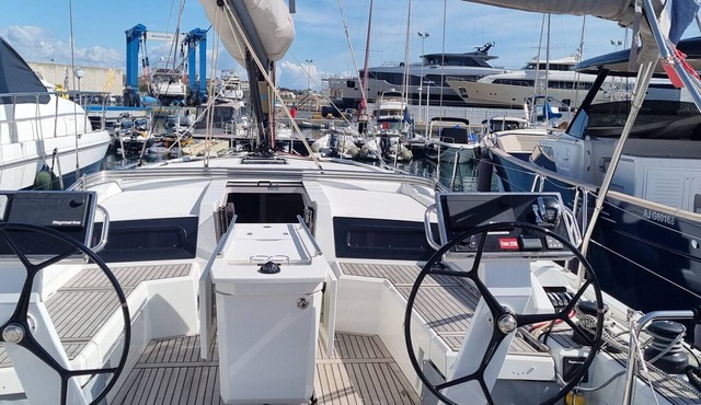 Sun-Kissed Sailing Adventure in Provence-Alpes-Côte d'Azur
