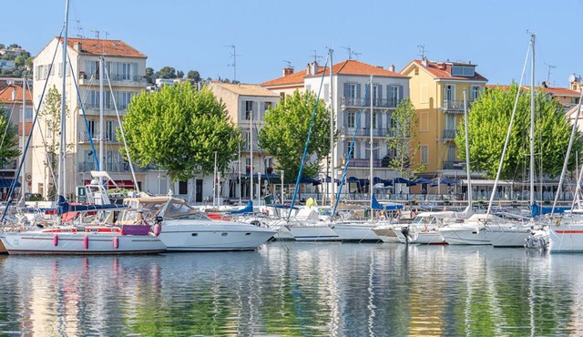 Sun-Kissed Sailing Adventure in Provence-Alpes-Côte d'Azur